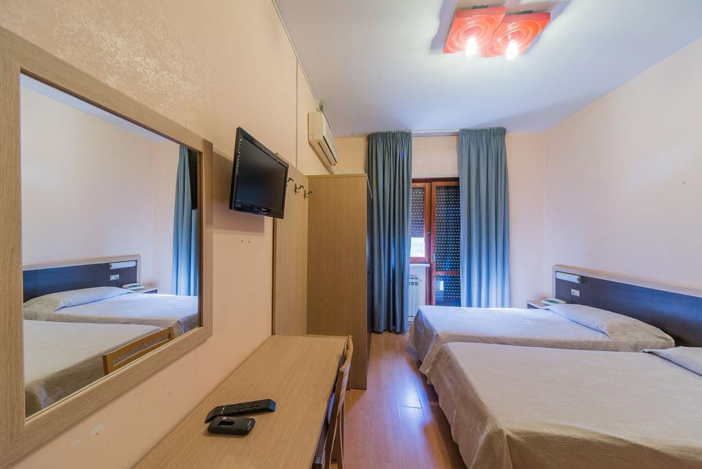 Hotel Del Camerlengo Fara San Martino Oda fotoğraf