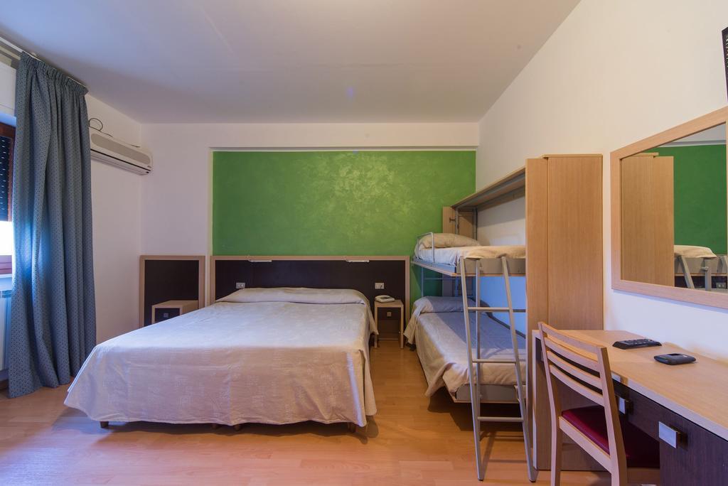 Hotel Del Camerlengo Fara San Martino Oda fotoğraf