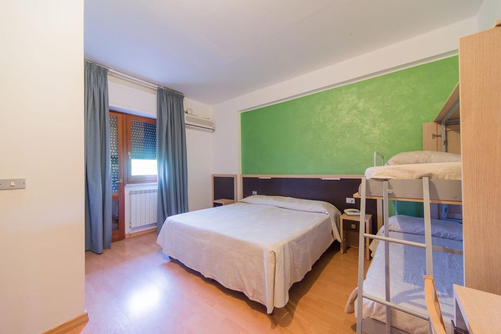 Hotel Del Camerlengo Fara San Martino Oda fotoğraf